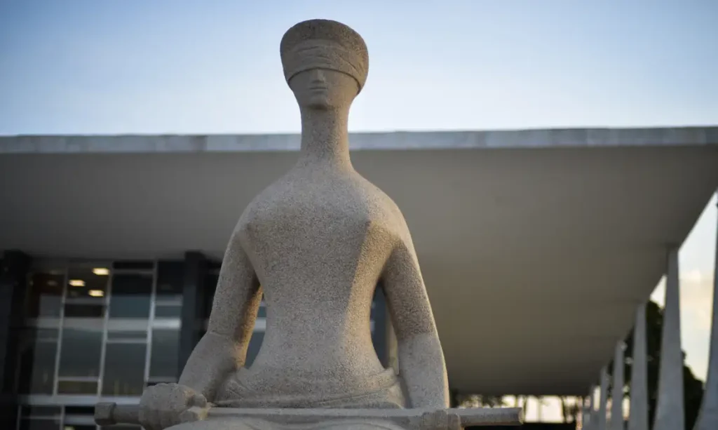 Estátua da Justiça em frente ao STF, em Brasília