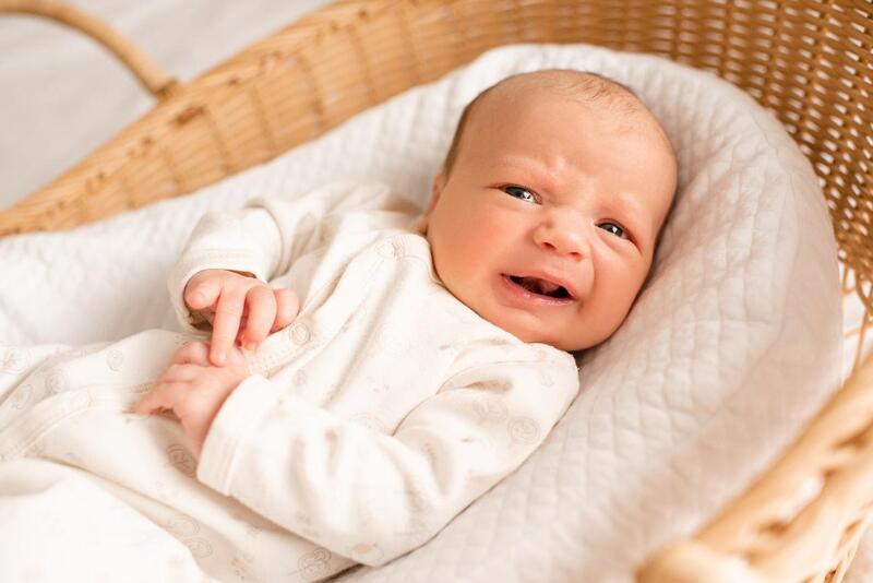 espasmos infantis nenem chorando