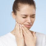 Estudo mostra que CBD tópico alivia dor do bruxismo