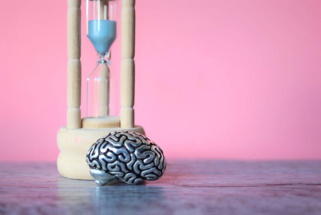 CBD reduz crises em 64% das crianças com encefalopatias epilépticas e do desenvolvimento