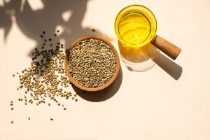 Colite ulcerativa: estudo revela potencial do óleo de semente de cânhamo para o intestino