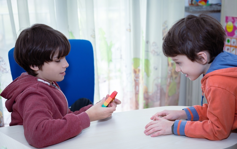 sinais de esteriotipias motoras